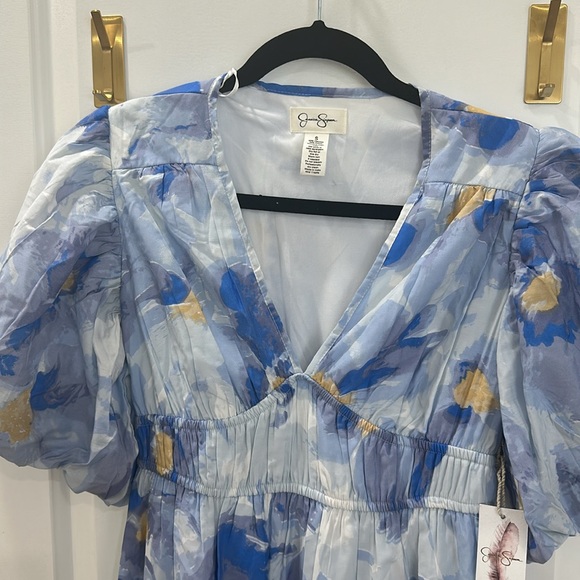 New with tags floral puff sleeve dress - Picture 3 of 6